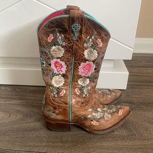 Macie Bean GIrls Sz 4C US Honey Bunch Floral Embroidered Cowgirl Western